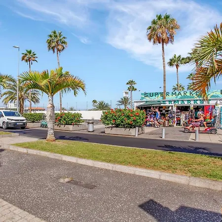 Apartment On The Beach, Sea View, Fast Fiber, Pool, Parking *