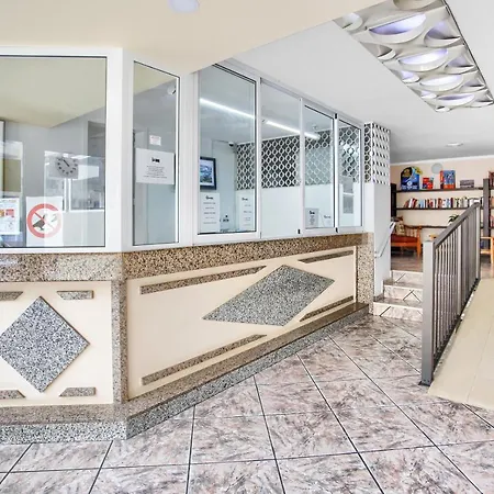 Apartment On The Beach, Sea View, Fast Fiber, Pool, Parking